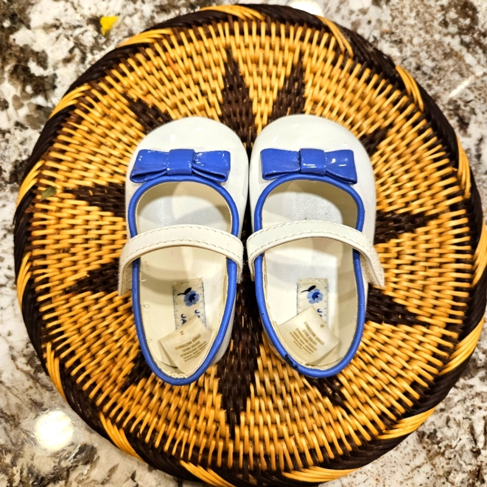 Janie and jack infant size 2 crib shoes white, blue, gently worn perfect formal